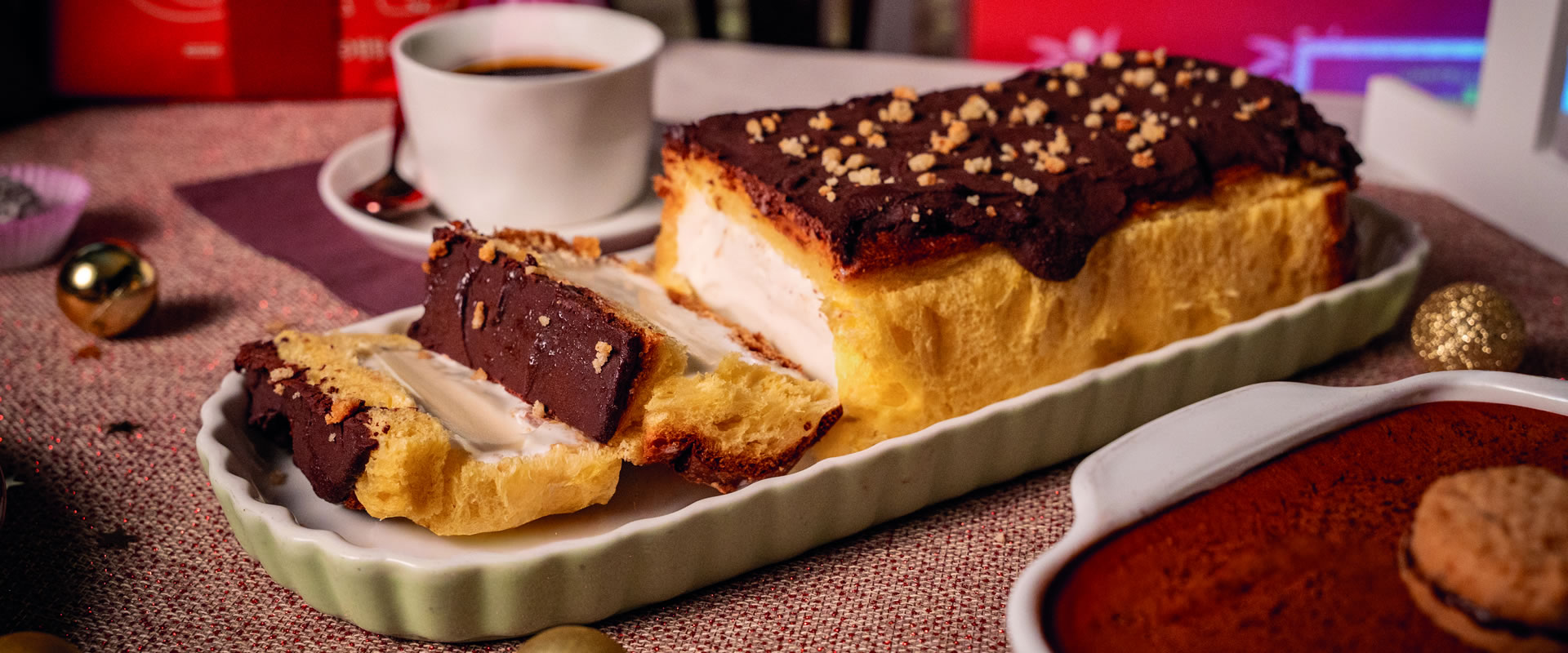 Ricetta panettone gelato servito a fette.