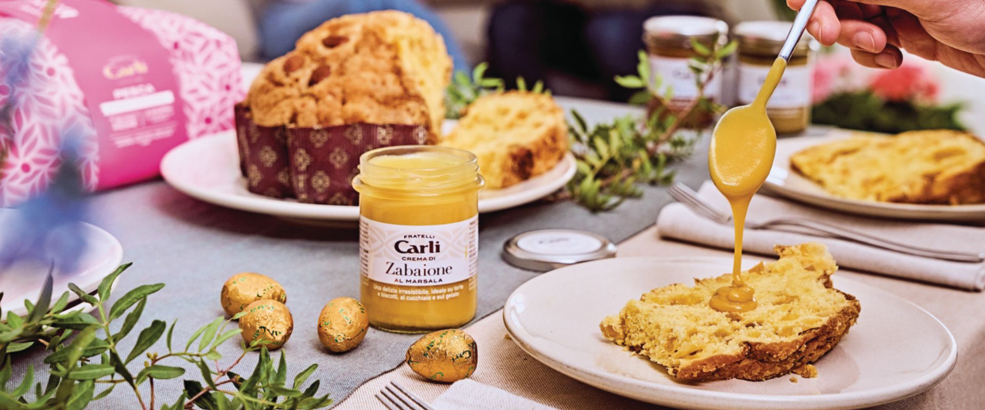 Fiore di Pasqua Fratelli Carli con creme dolci al pistacchio e nocciole come idea regalo di Pasqua