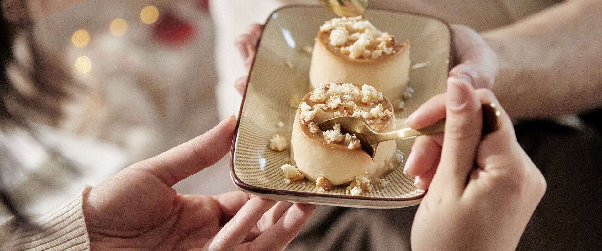 Panna cotta in barattolo con amaretti morbidi: dolce romantico
