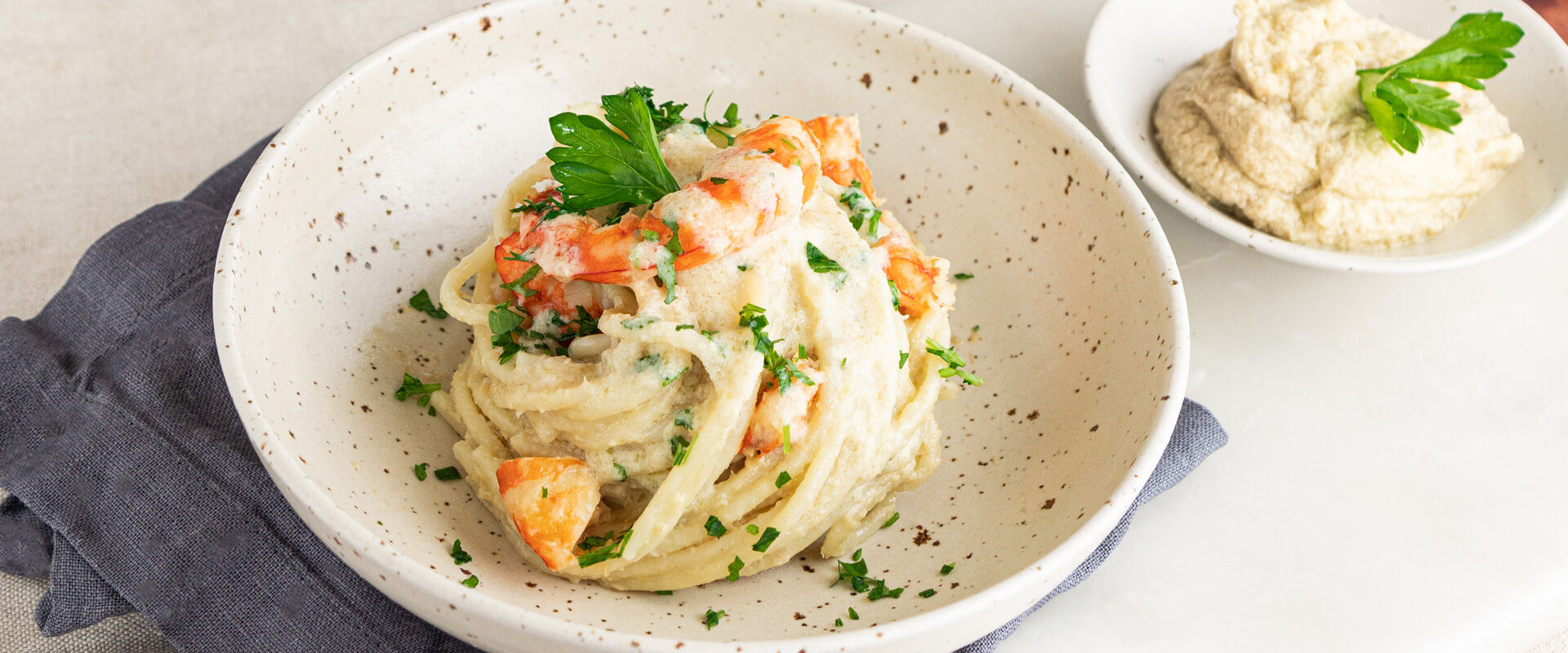 pasta con crema di carciofi e gamberi: la ricetta