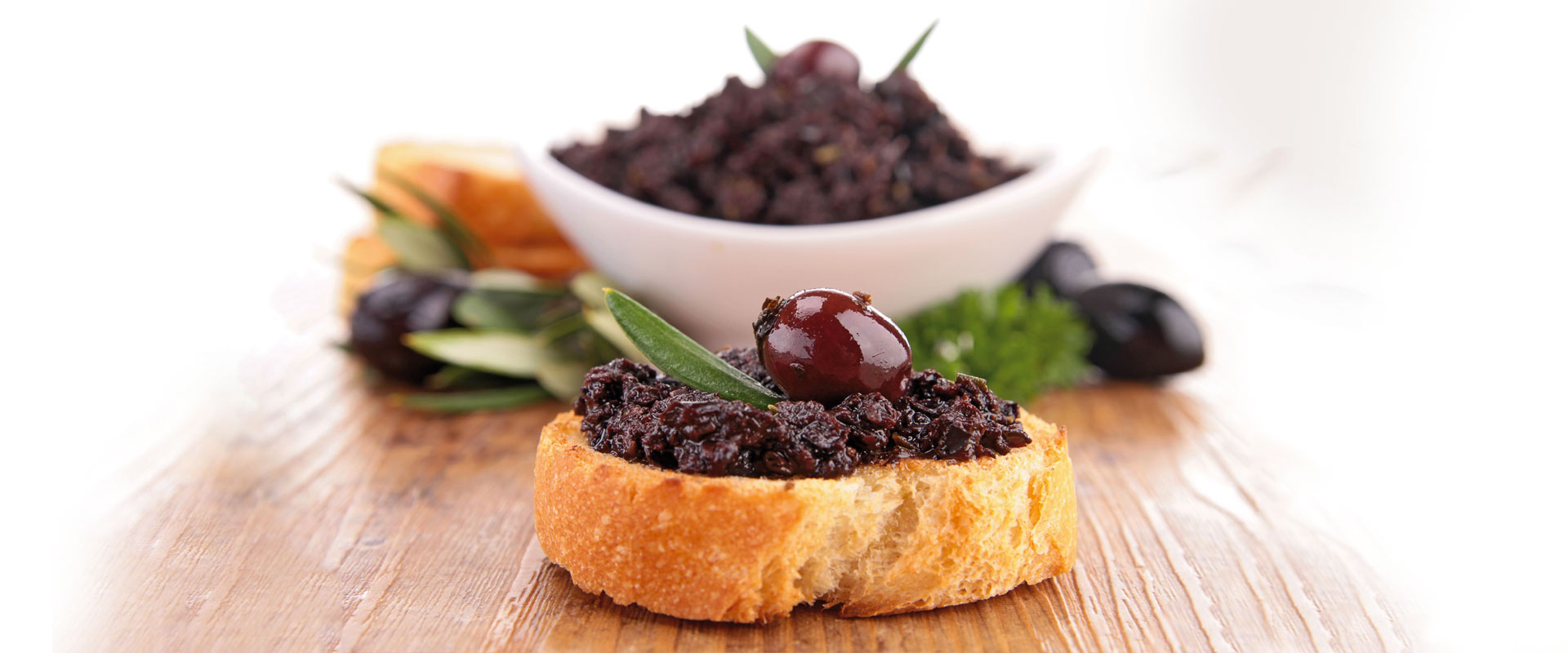 Bruschetta al tacchino e patè di olive