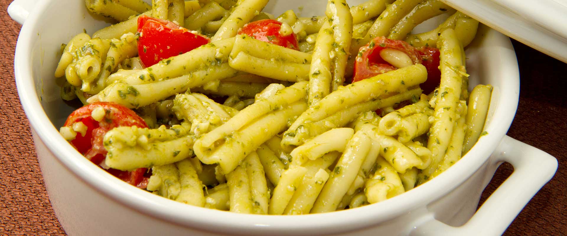 Caserecce con pesto di Olive e pomodorini