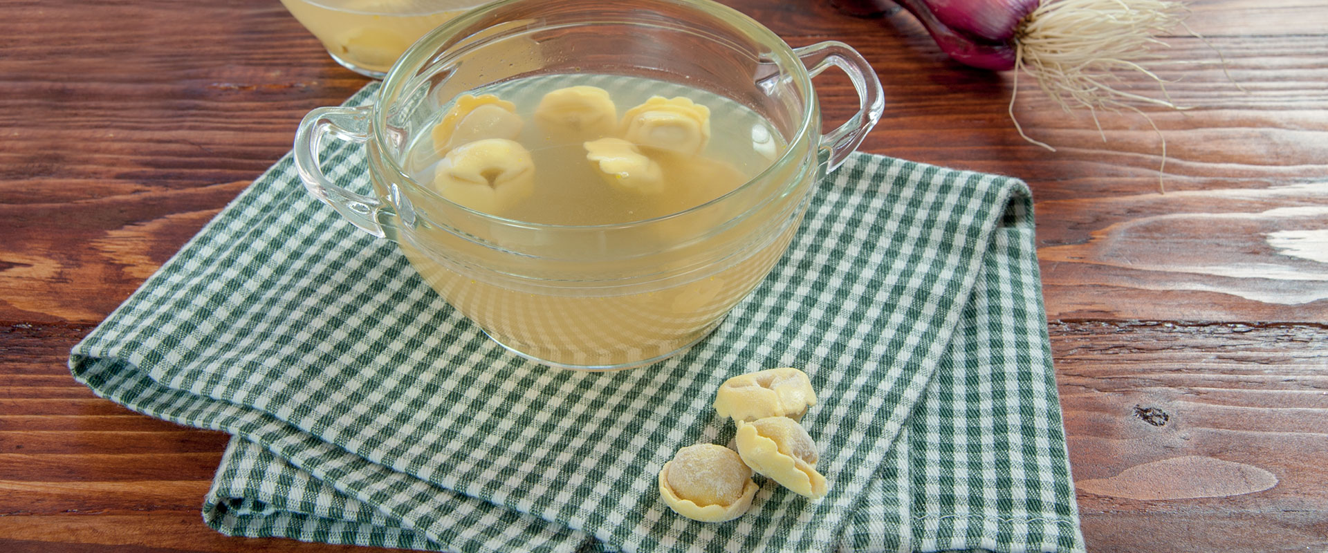 Tortellini di carne in brodo