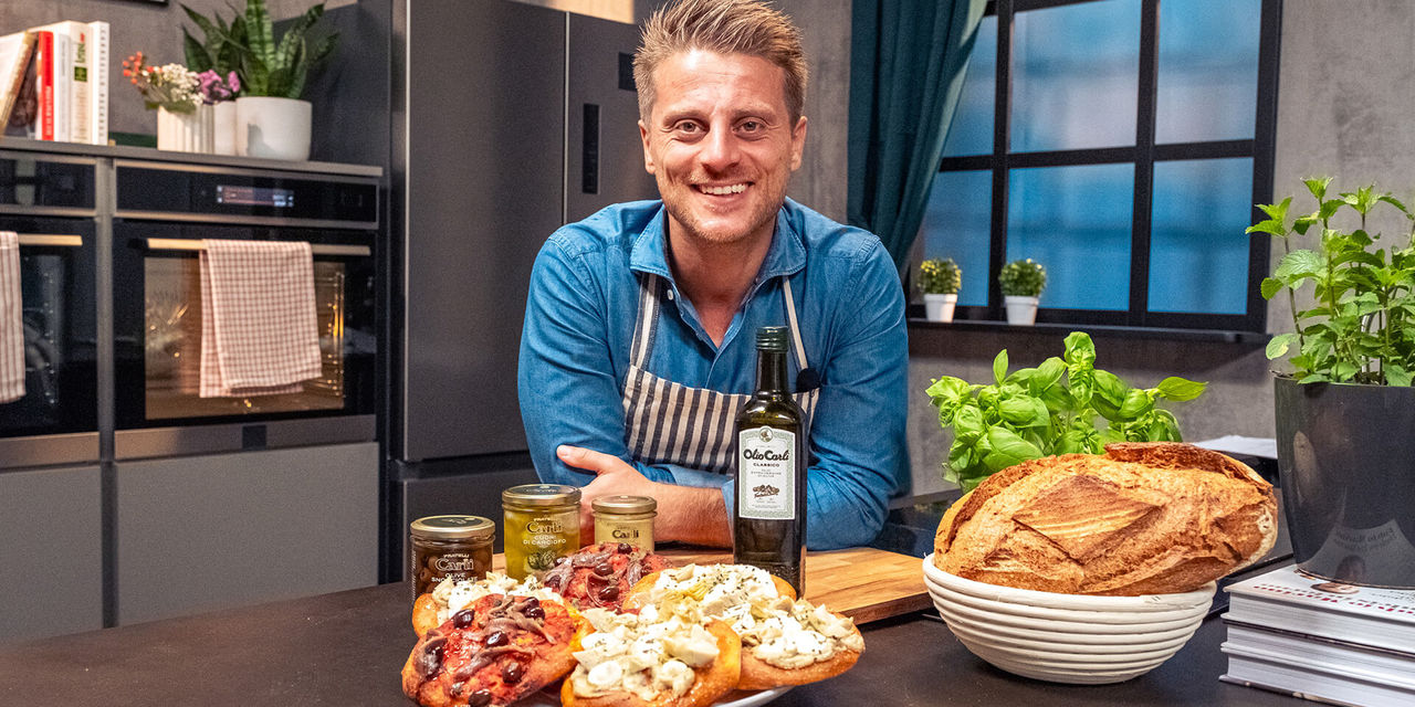 Le pizzette di Fulvio marino preparate con Olive taggiasche, Patè di Olive Taggiasche, Crema di Pomodori essiccati e di Carciofi Fratelli Carli