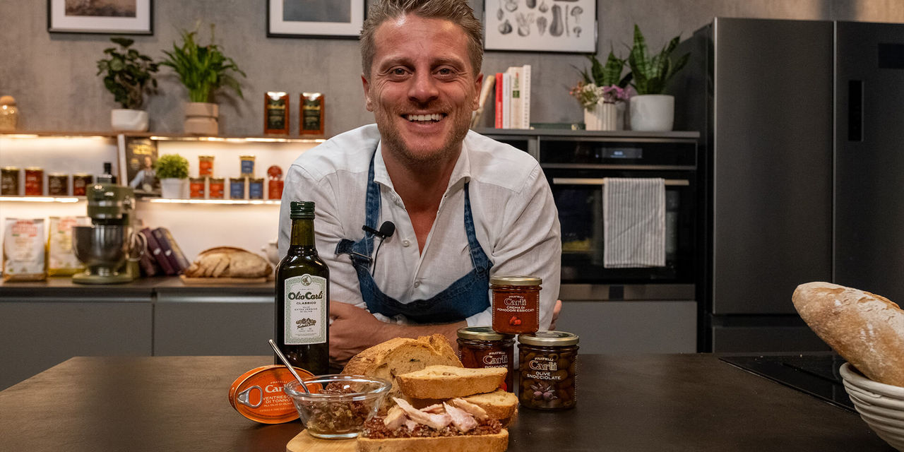 Pane ai pomodori secchi, capperi e olive