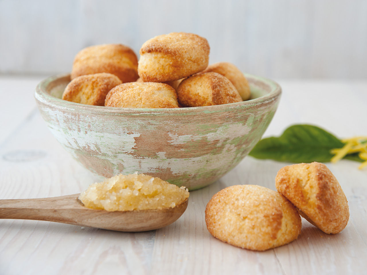 Amaretti al Limone in una ciotola
