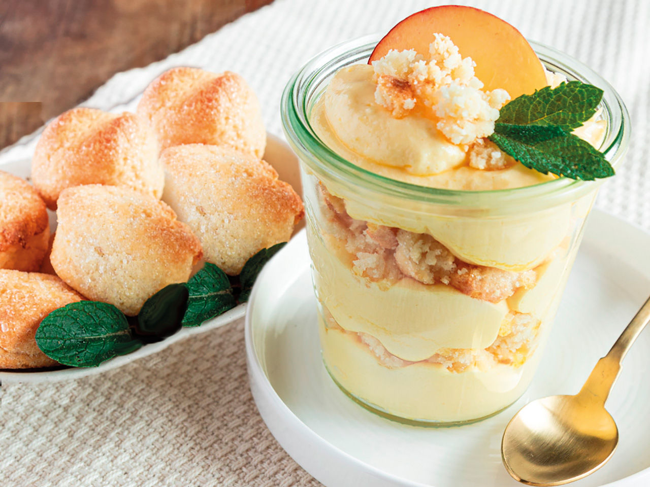 Tiramisu di amaretti e pesche