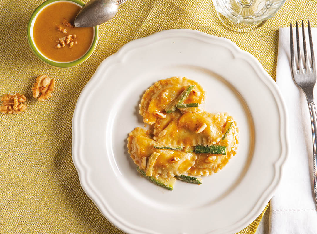 Piatto di mezzelune al Pesto di Noci