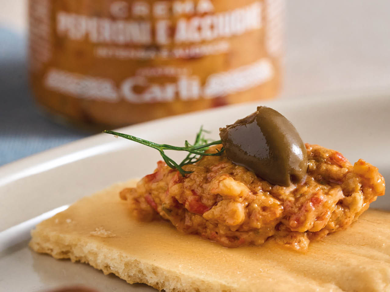 Tartina con Crema di Peperoni e Acciughe