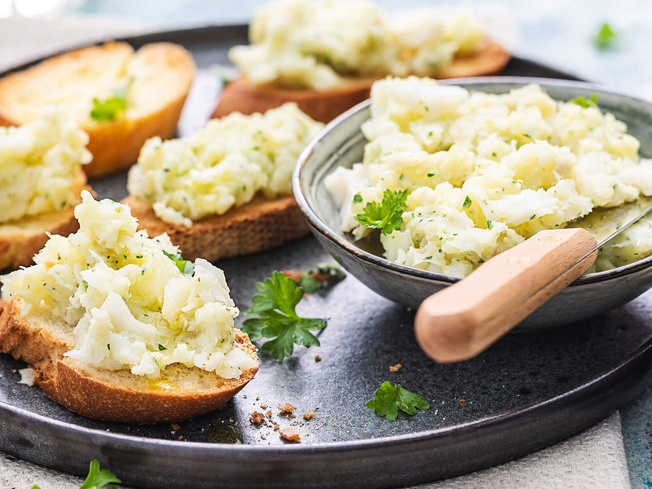 merluzzo su bruschetta