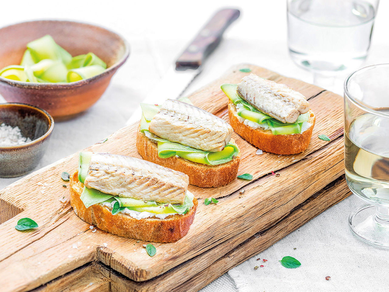 bruschette con sgombro e verdure