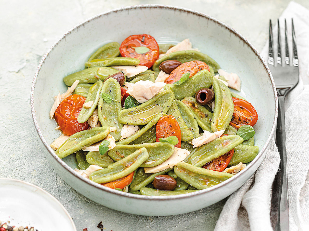 Foglie di ulivo con pomodorini