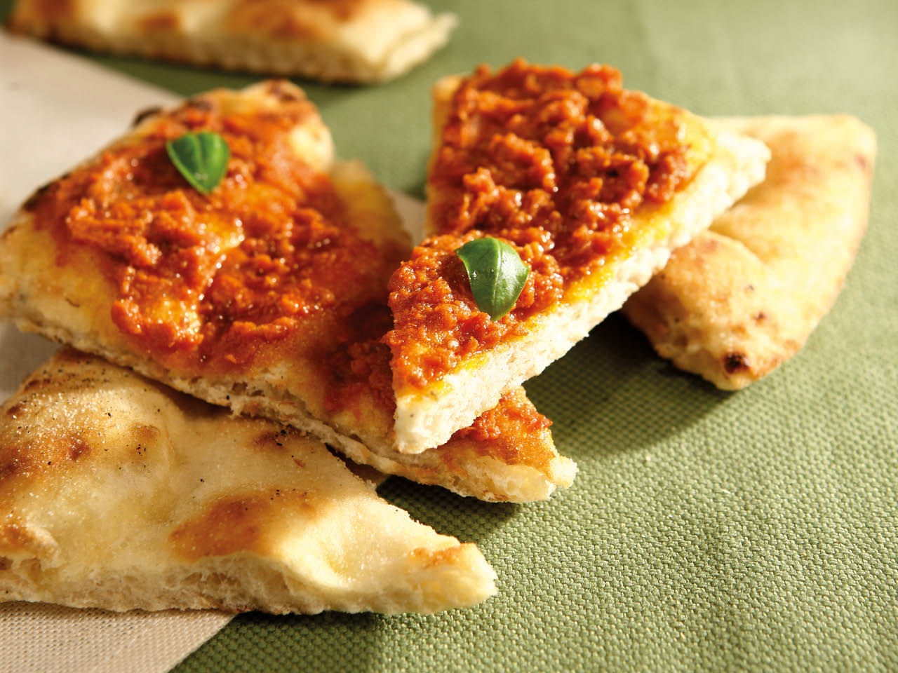 Suggerimento con pizza e focaccia Carli per aperitivo.