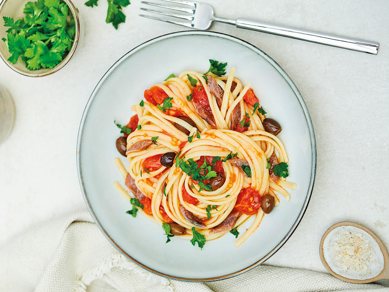 linguine pomodoro e olive