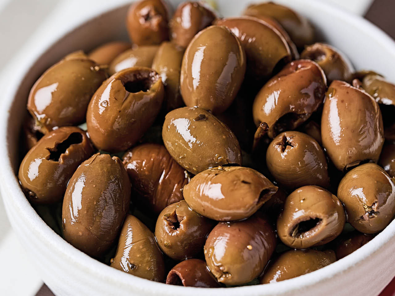 Olive Snocciolate in una ciotola