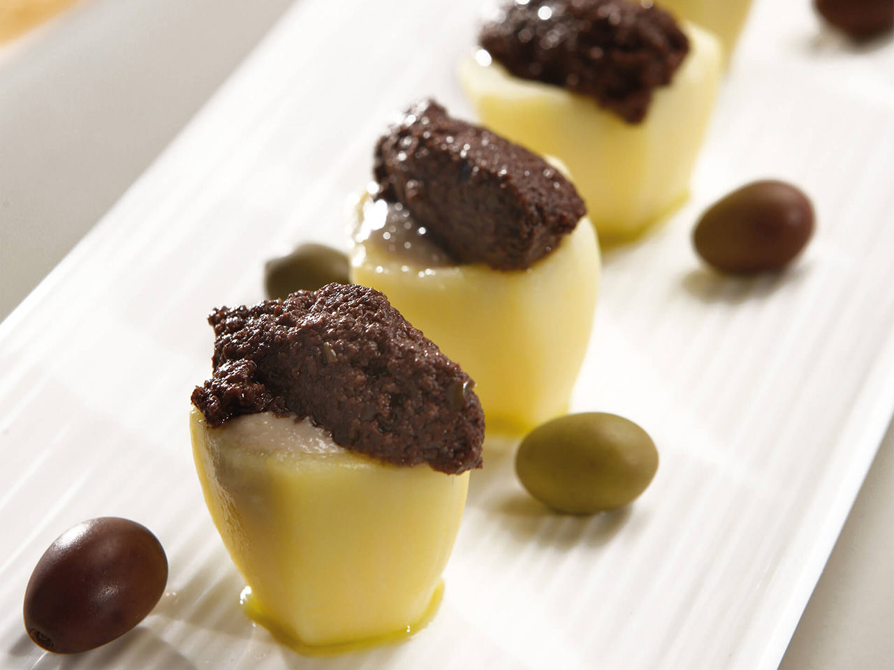 bocconcini con paté di olive