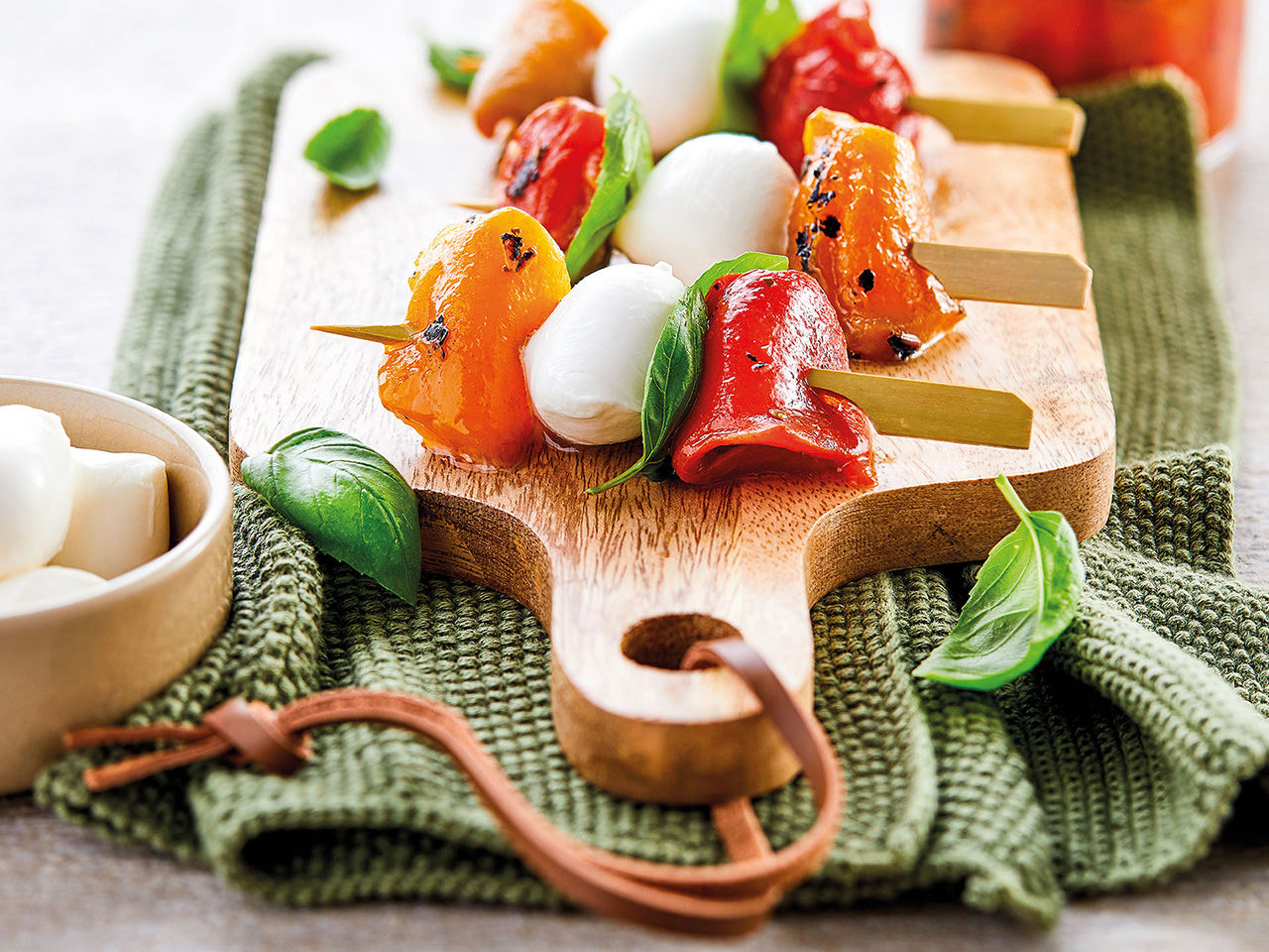 Spiedini di peperoni e mozzarella