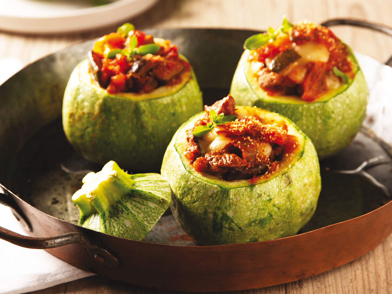 Zucchine ripiene con ratatouille