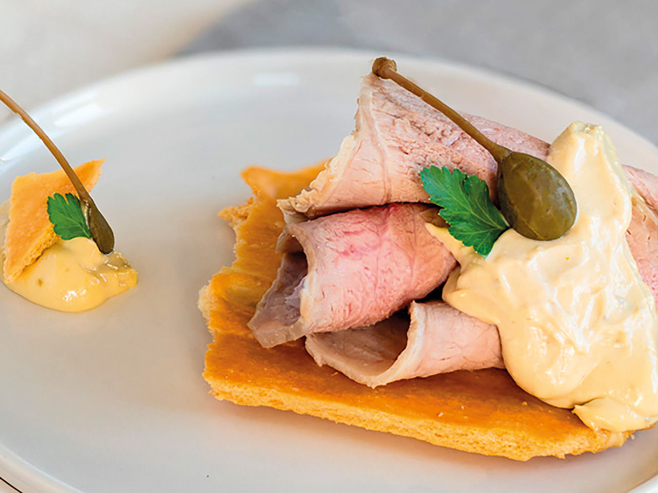 vitello tonnato su focaccia