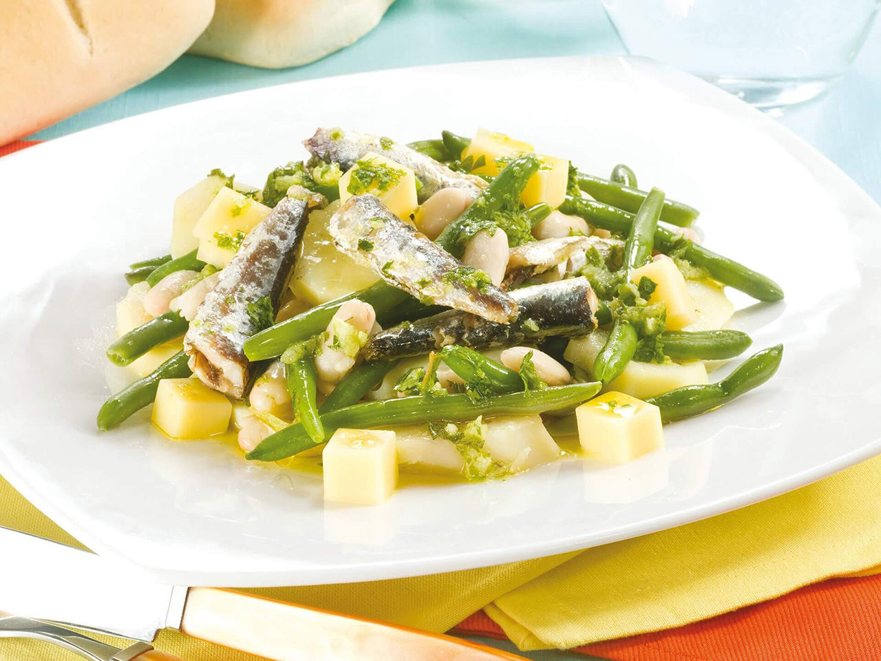Insalata di patate, fagiolini e sardine