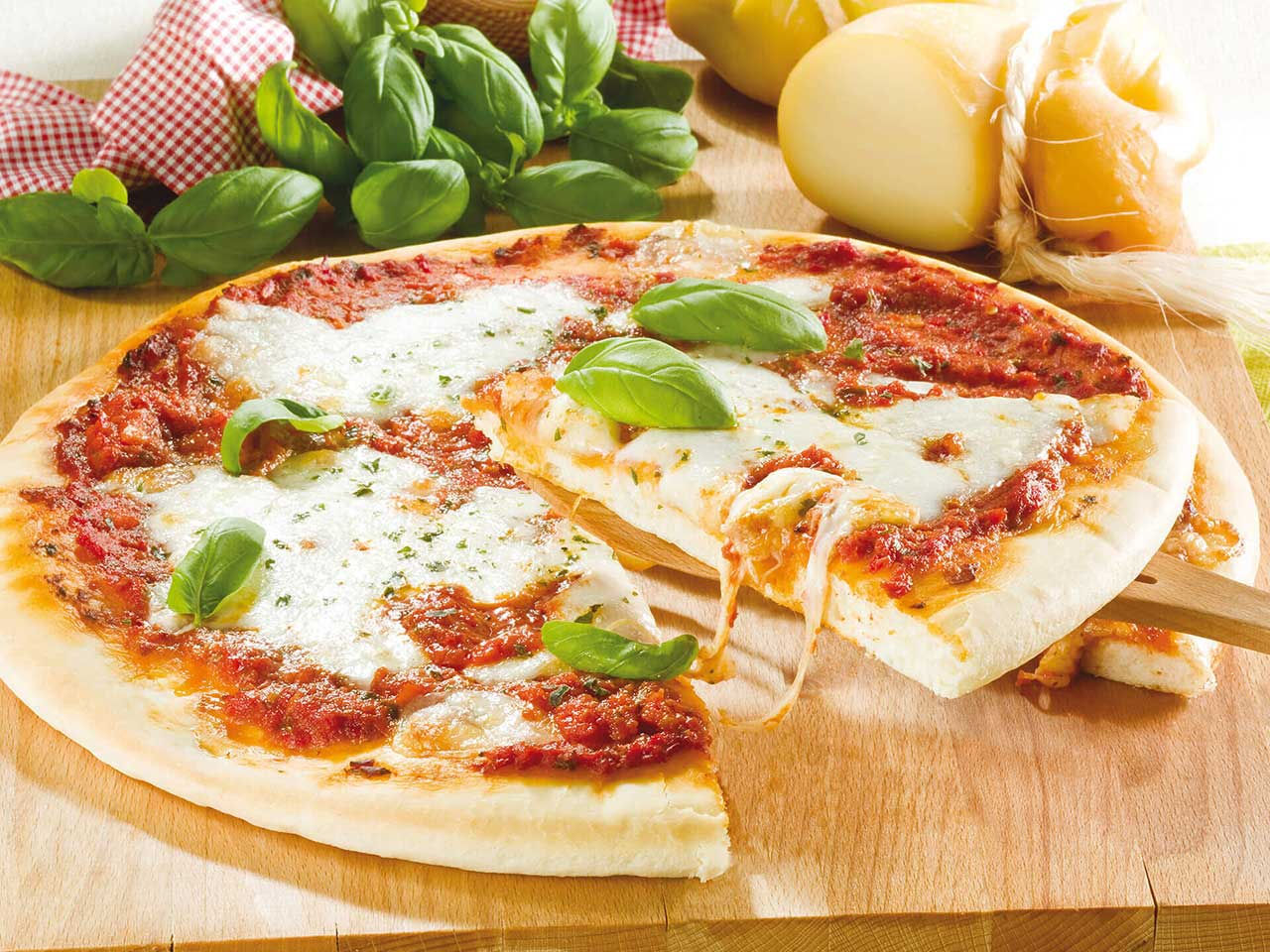Pizza con sugo all'arrabbiata