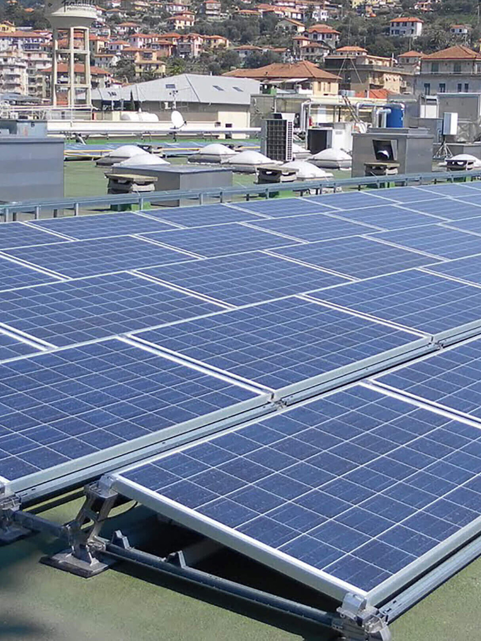 Pannelli solari installati sui tetti dello stabilimento Fratelli Carli ad Imperia