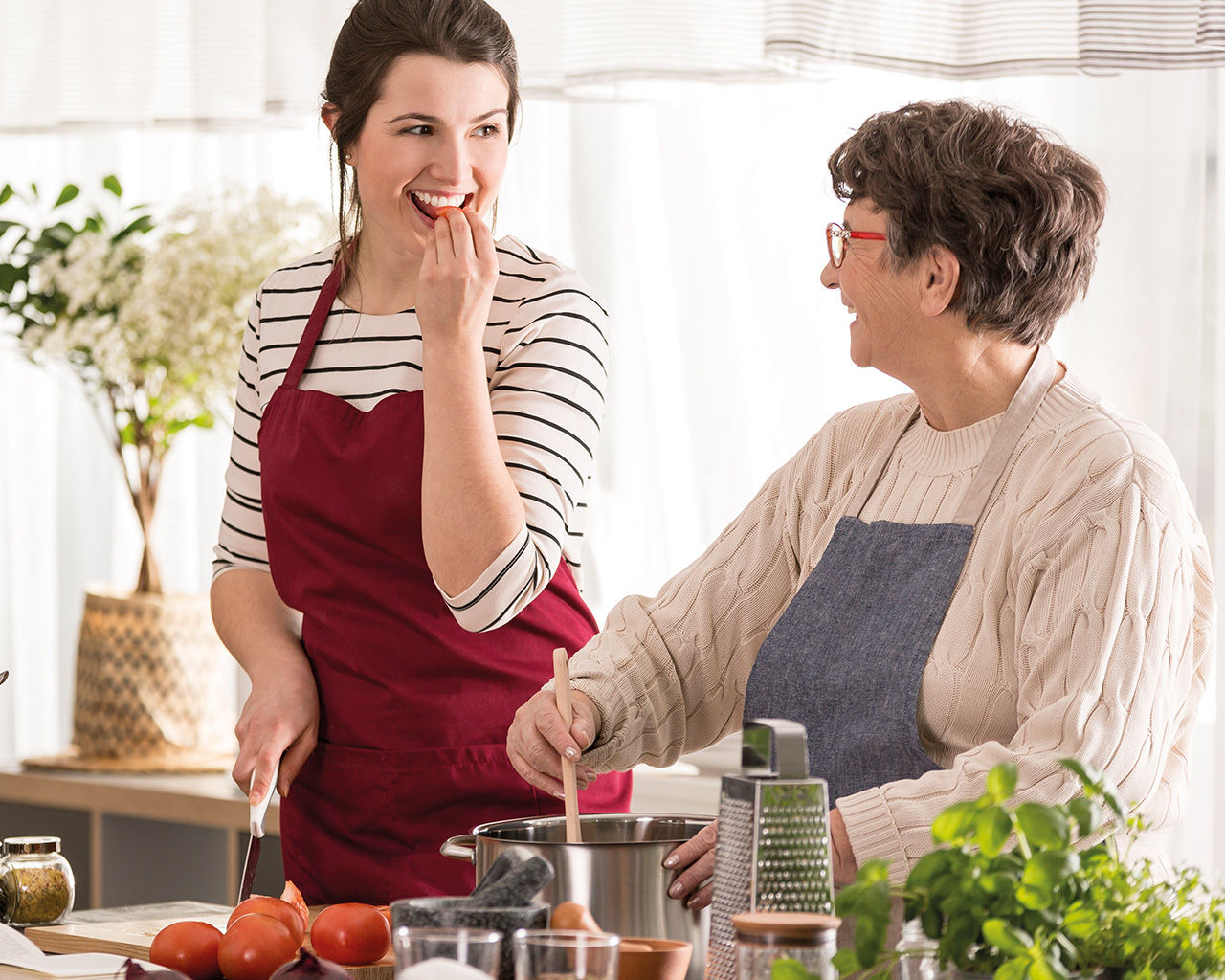 Famiglia che cucina insieme